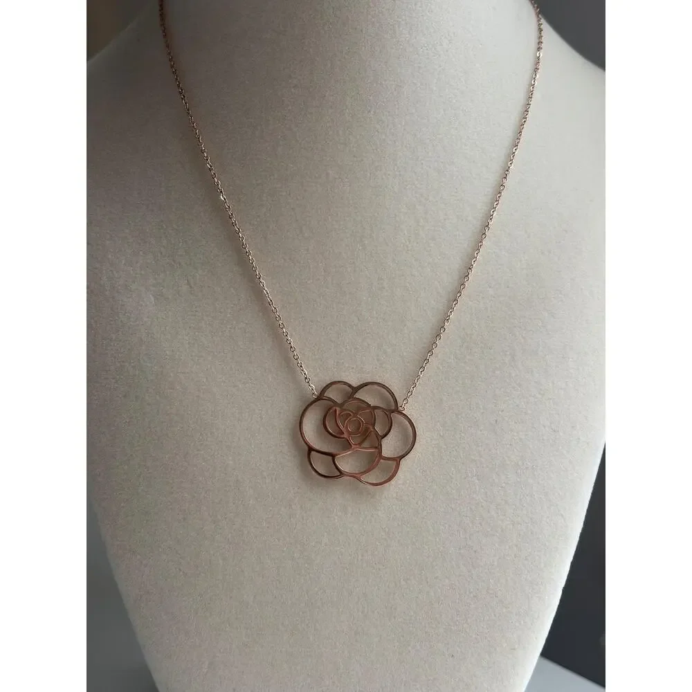 Gold Flower Necklace Rose Pendant Minimal Dainty Floral Elegant Jewelry - Picture 4 of 5